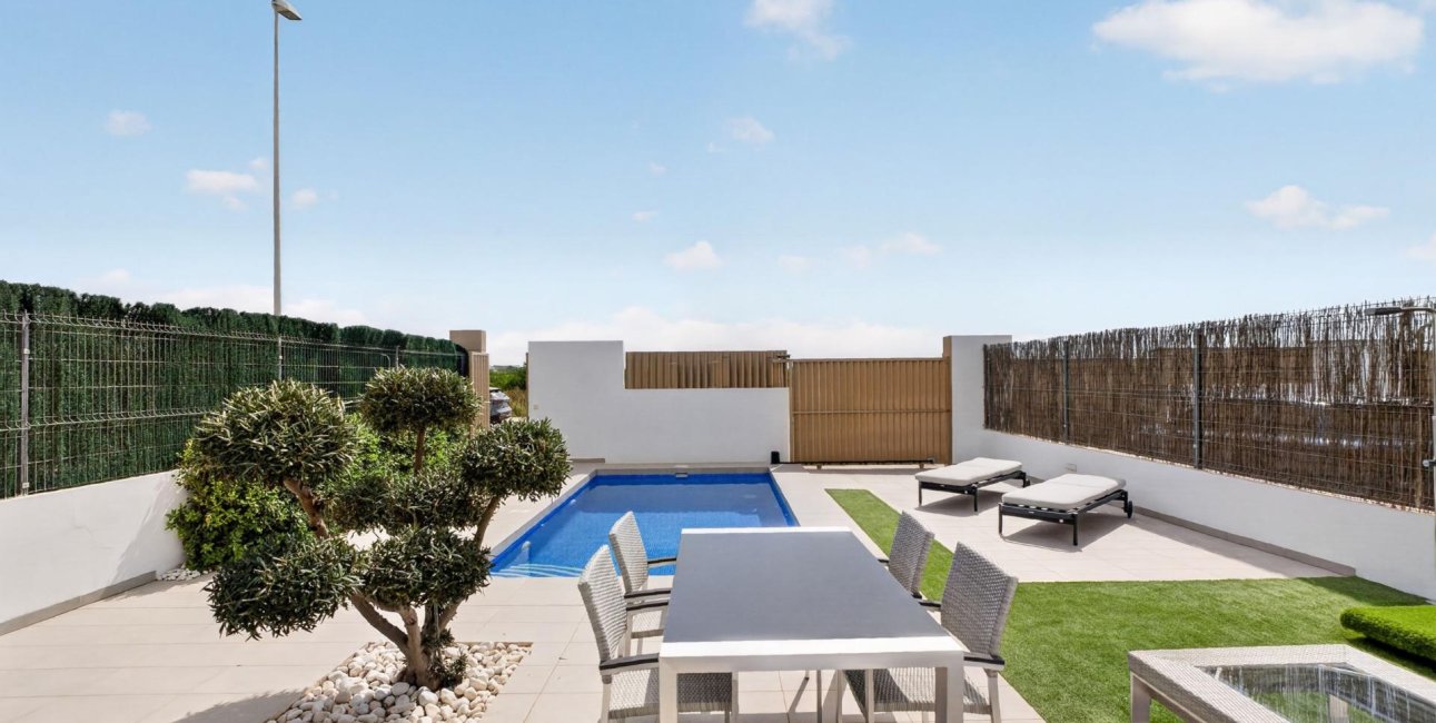 Resale - Villa -
Guardamar del Segura - El Raso