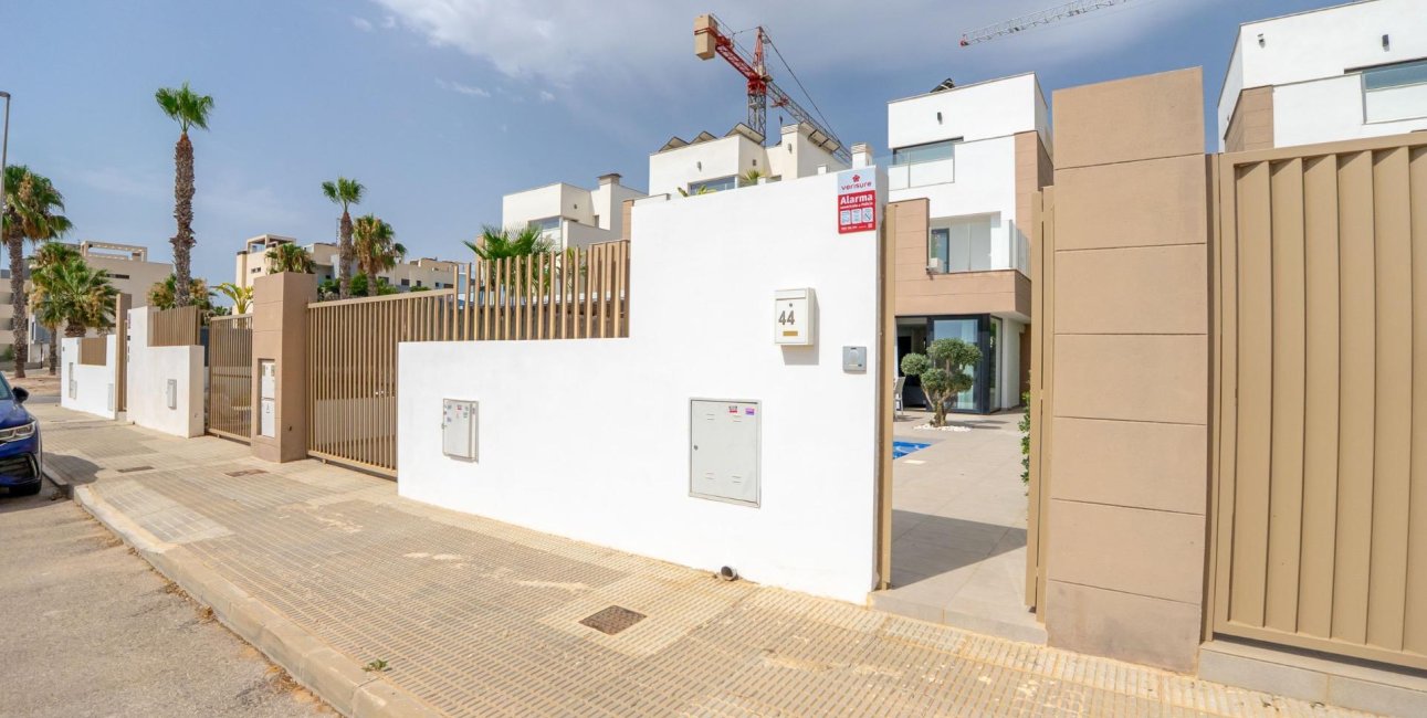 Resale - Villa -
Guardamar del Segura - El Raso