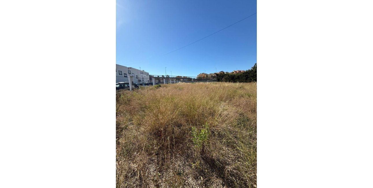 Resale - Plot / Land -
Orihuela Costa - La Regia