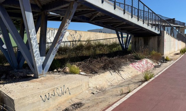 Resale - Plot / Land -
Orihuela Costa - La Regia