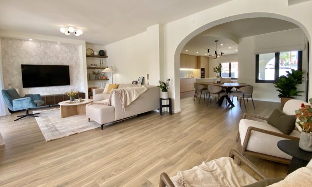 Resale - Villa -
Orihuela Costa - Cabo Roig