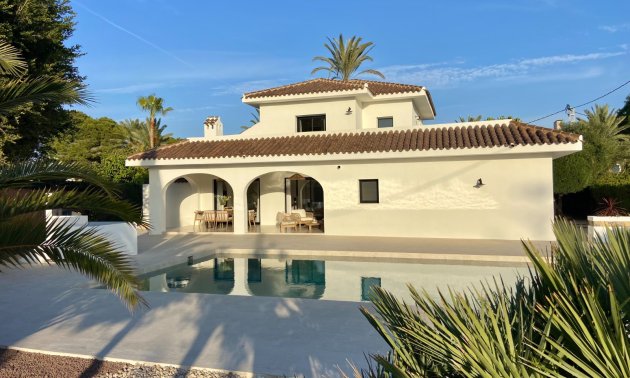 Resale - Villa -
Orihuela Costa - Cabo Roig
