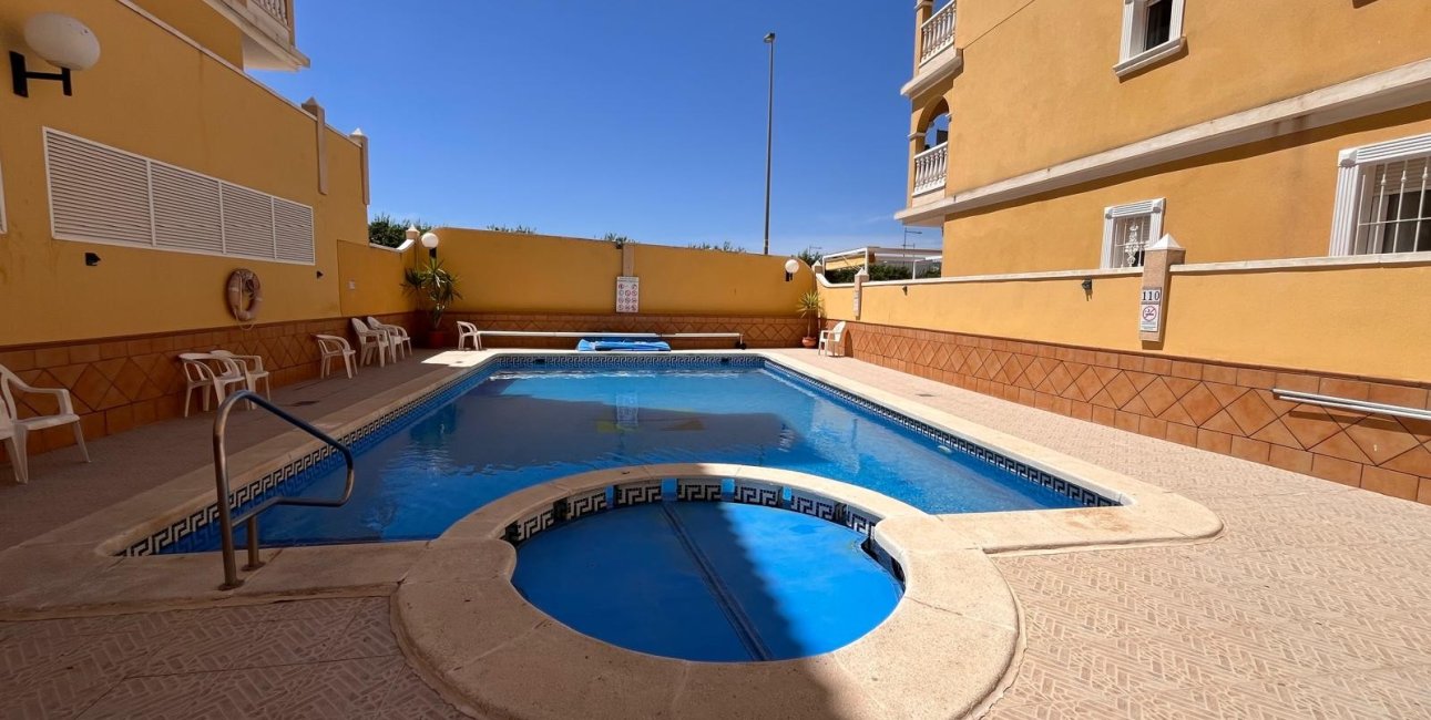 Resale - Apartment / flat -
Algorfa - Algorfa - Village