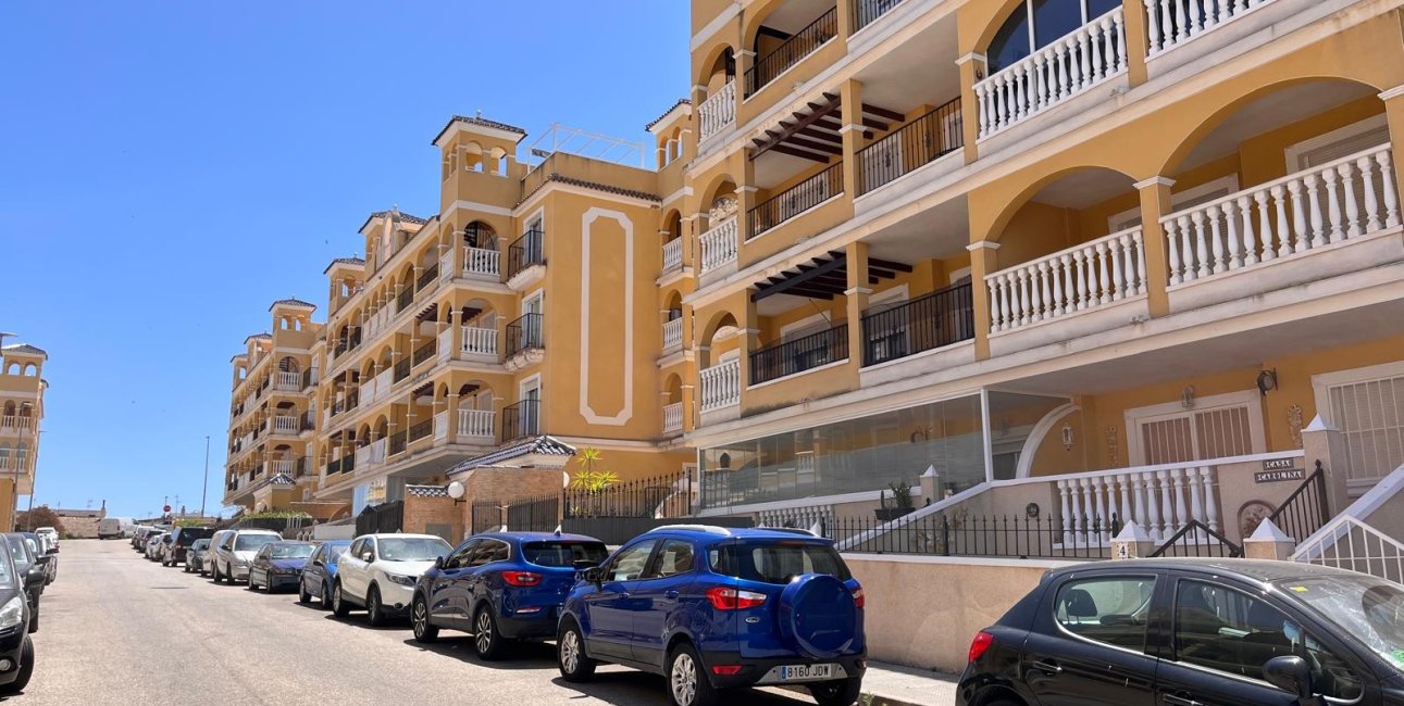 Resale - Apartment / flat -
Algorfa - Algorfa - Village