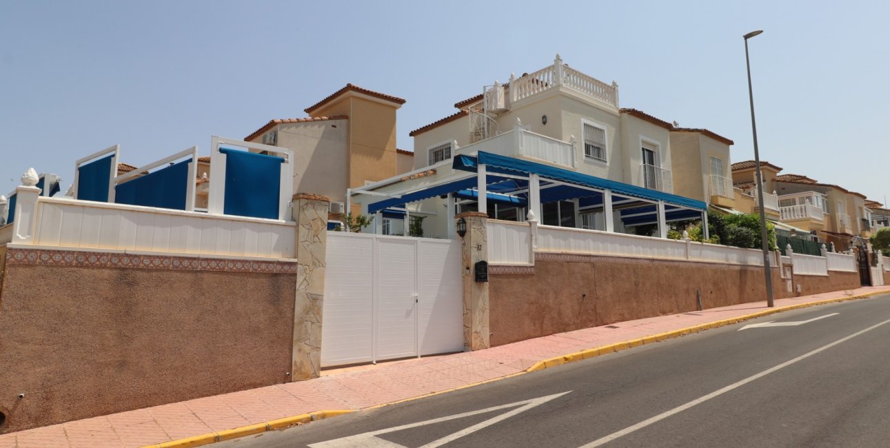 Resale - Villa -
Algorfa - Montebello