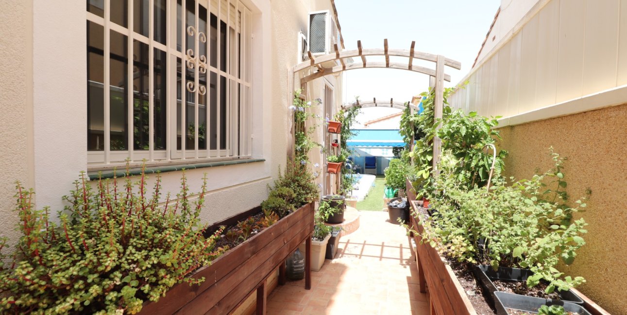 Resale - Villa -
Algorfa - Montebello