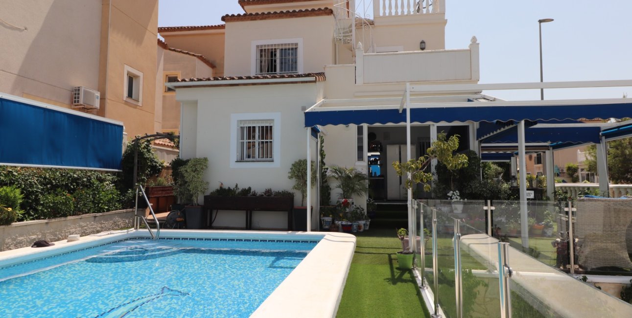 Resale - Villa -
Algorfa - Montebello