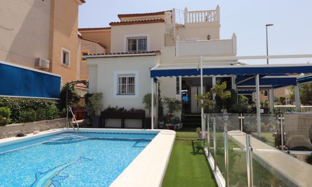 Resale - Villa -
Algorfa - Montebello