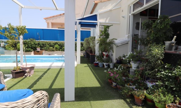 Resale - Villa -
Algorfa - Montebello