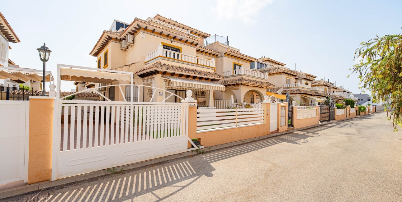 Resale - Townhouse -
Orihuela Costa - Lomas de Cabo Roig