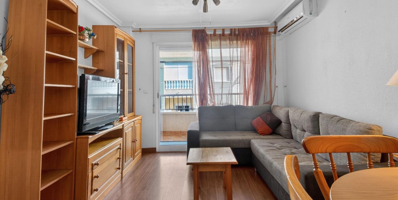 Resale - Apartment / flat -
Torrevieja - Torrevieja - Centre
