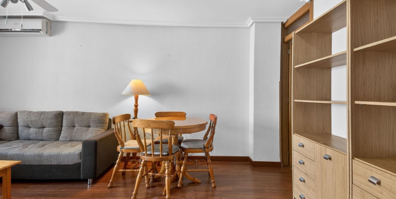 Resale - Apartment / flat -
Torrevieja - Torrevieja - Centre