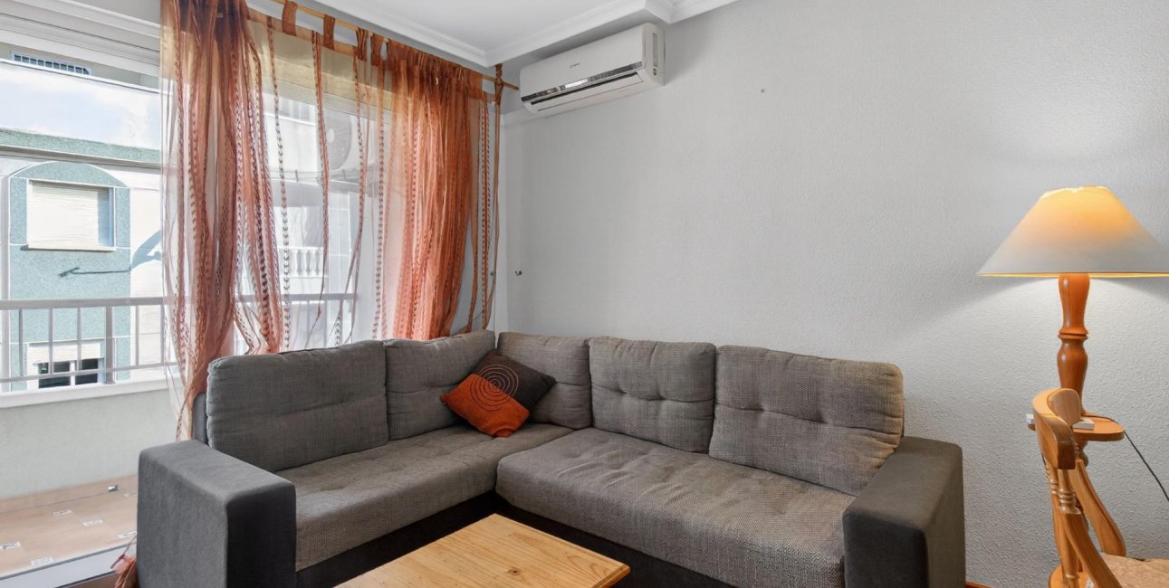 Resale - Apartment / flat -
Torrevieja - Torrevieja - Centre