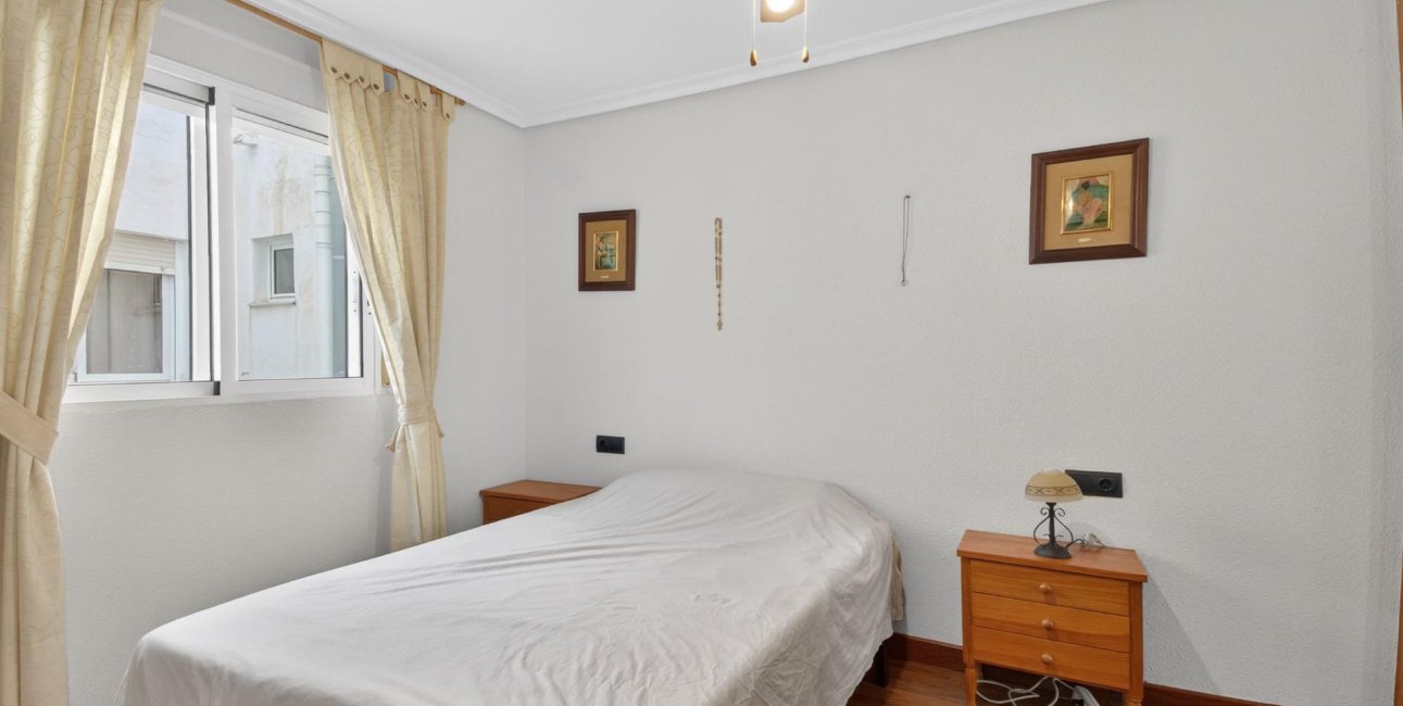 Resale - Apartment / flat -
Torrevieja - Torrevieja - Centre