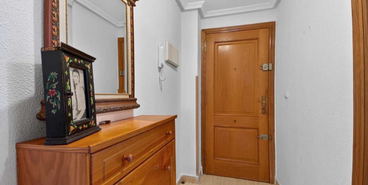 Resale - Apartment / flat -
Torrevieja - Torrevieja - Centre