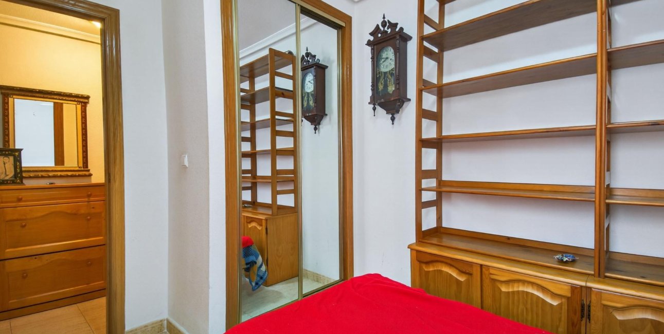 Resale - Apartment / flat -
Torrevieja - Torrevieja - Centre
