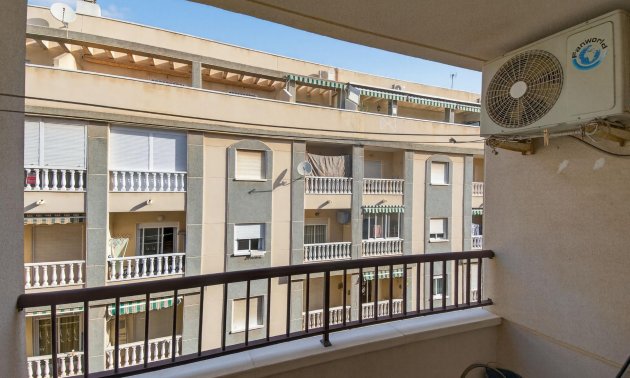 Resale - Apartment / flat -
Torrevieja - Torrevieja - Centre