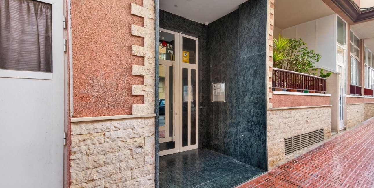 Resale - Apartment / flat -
Torrevieja - Torrevieja - Centre