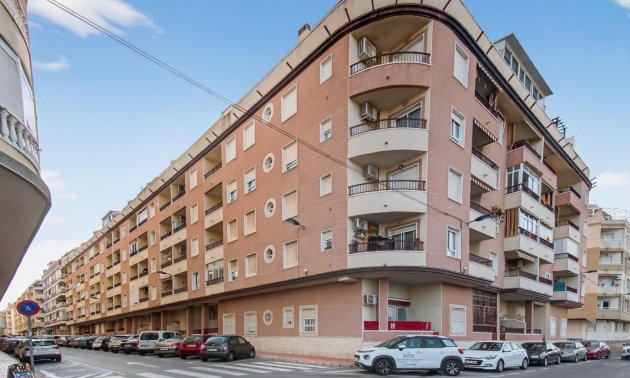 Resale - Apartment / flat -
Torrevieja - Torrevieja - Centre