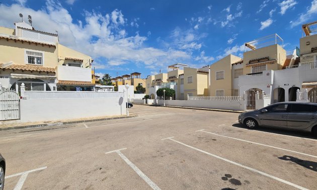 Resale - Apartment / flat -
Orihuela Costa - Villamartin