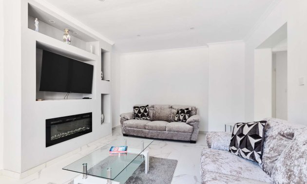 Resale - Villa -
Pinar de Campoverde - Pinar de Campoverde - Village