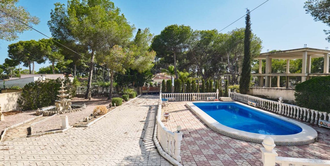 Resale - Villa -
Pinar de Campoverde - Pinar de Campoverde - Village