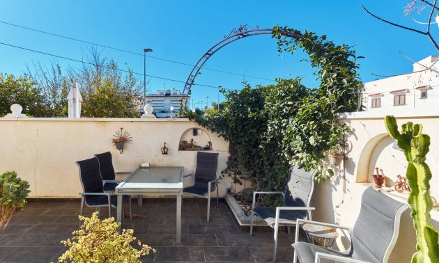 Resale - Townhouse -
Orihuela Costa - Mil Palmeras