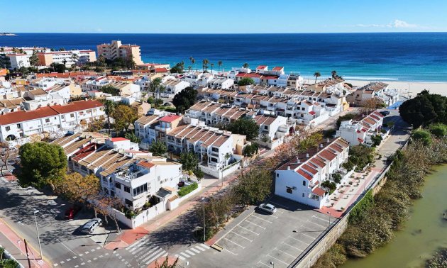 Resale - Townhouse -
Orihuela Costa - Mil Palmeras