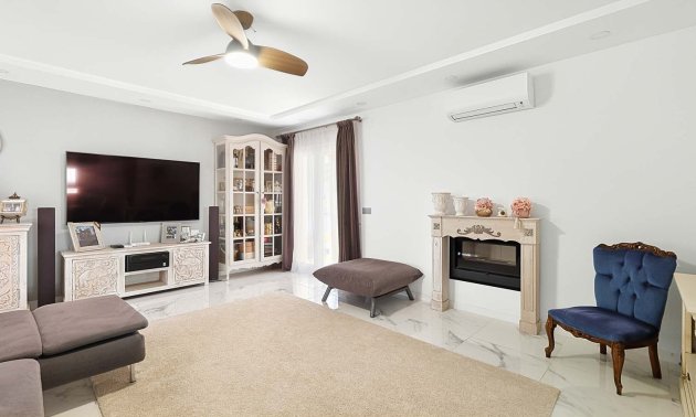 Resale - Villa -
Pinar de Campoverde - Pinar de Campoverde - Village