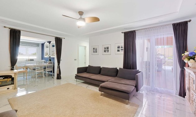 Resale - Villa -
Pinar de Campoverde - Pinar de Campoverde - Village
