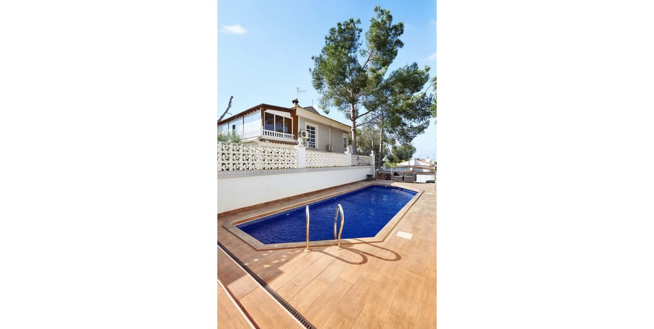 Resale - Villa -
Pinar de Campoverde - Pinar de Campoverde - Village