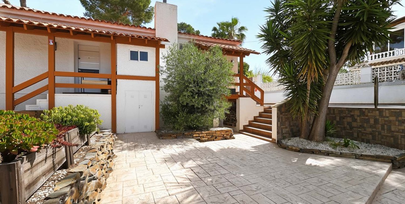 Resale - Villa -
Pinar de Campoverde - Pinar de Campoverde - Village