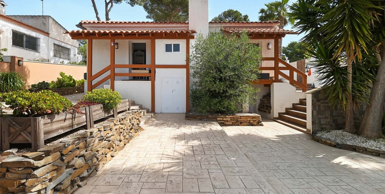 Resale - Villa -
Pinar de Campoverde - Pinar de Campoverde - Village