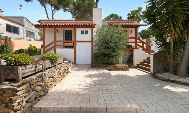 Resale - Villa -
Pinar de Campoverde - Pinar de Campoverde - Village