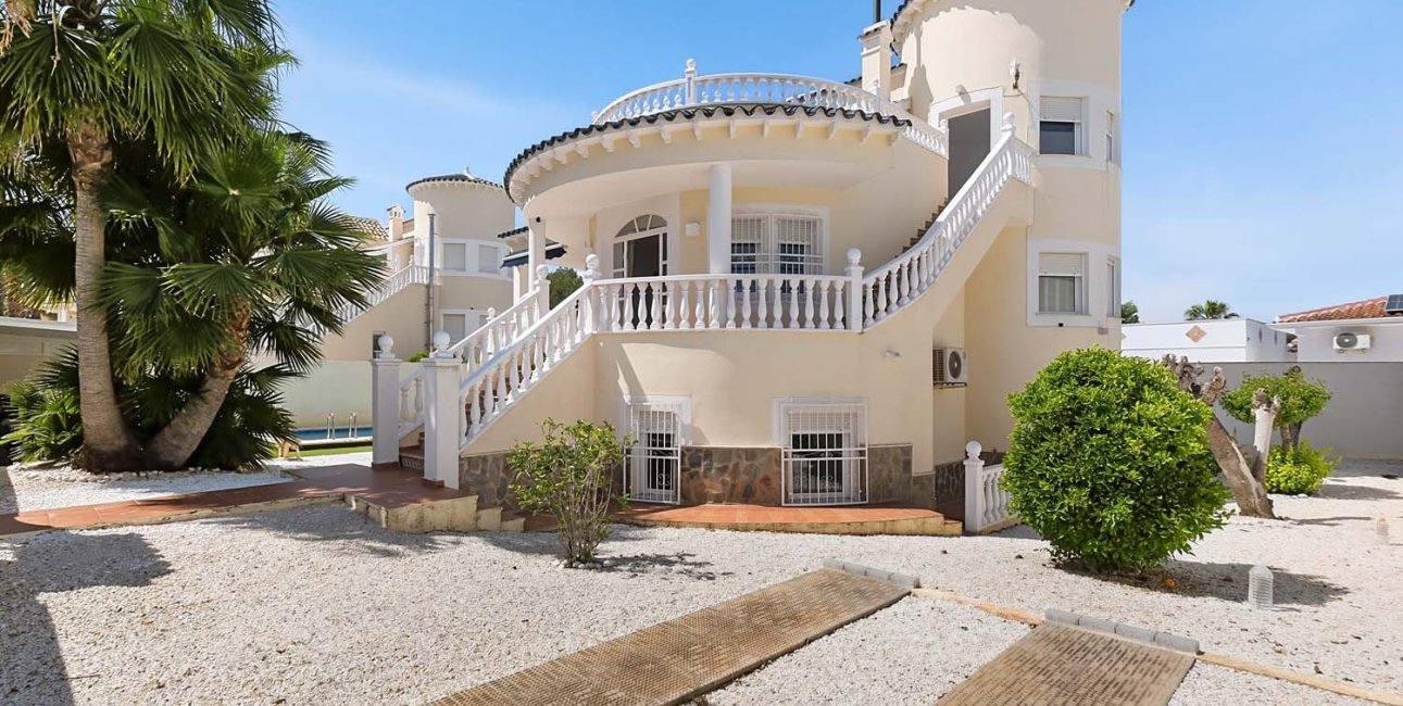 Resale - Villa -
Pinar de Campoverde - Pinar de Campoverde - Village
