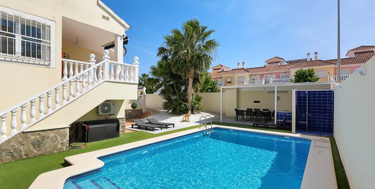 Resale - Villa -
Pinar de Campoverde - Pinar de Campoverde - Village