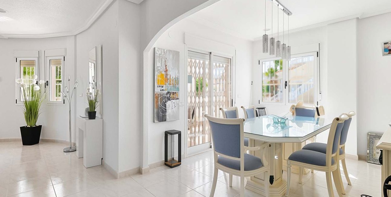 Resale - Villa -
Pinar de Campoverde - Pinar de Campoverde - Village