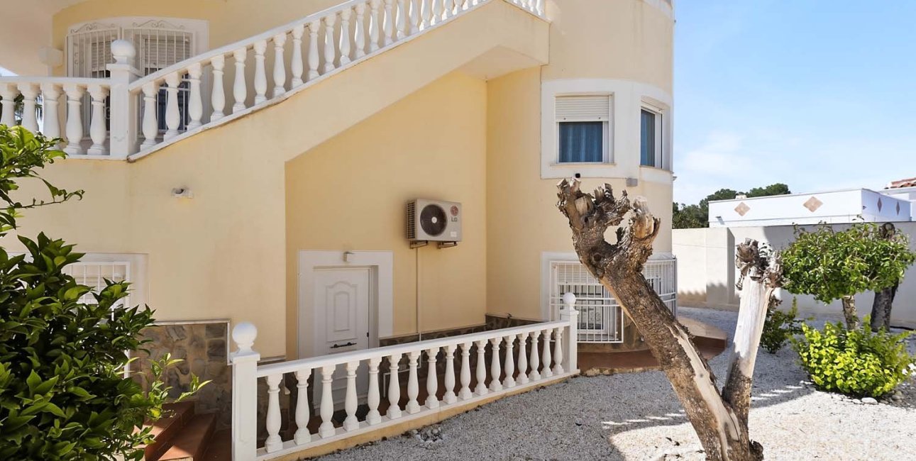Resale - Villa -
Pinar de Campoverde - Pinar de Campoverde - Village