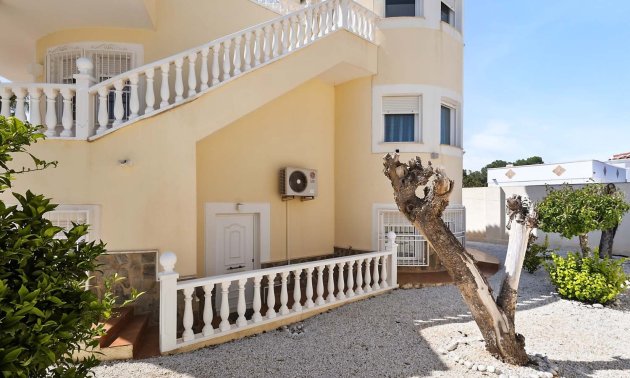 Resale - Villa -
Pinar de Campoverde - Pinar de Campoverde - Village