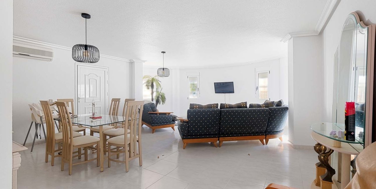 Resale - Villa -
Pinar de Campoverde - Pinar de Campoverde - Village