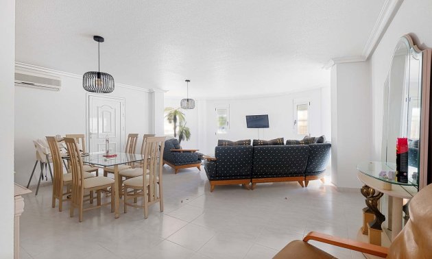 Resale - Villa -
Pinar de Campoverde - Pinar de Campoverde - Village