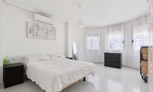 Resale - Villa -
Pinar de Campoverde - Pinar de Campoverde - Village
