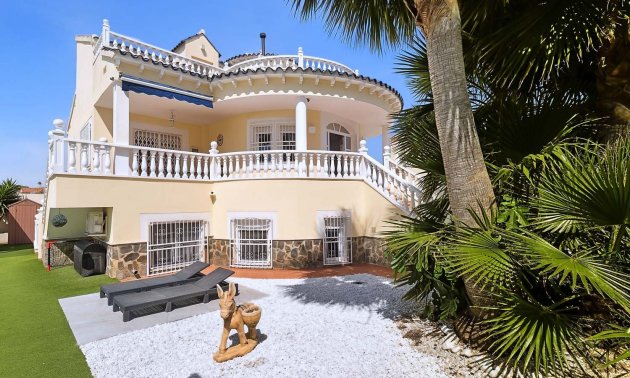 Resale - Villa -
Pinar de Campoverde - Pinar de Campoverde - Village