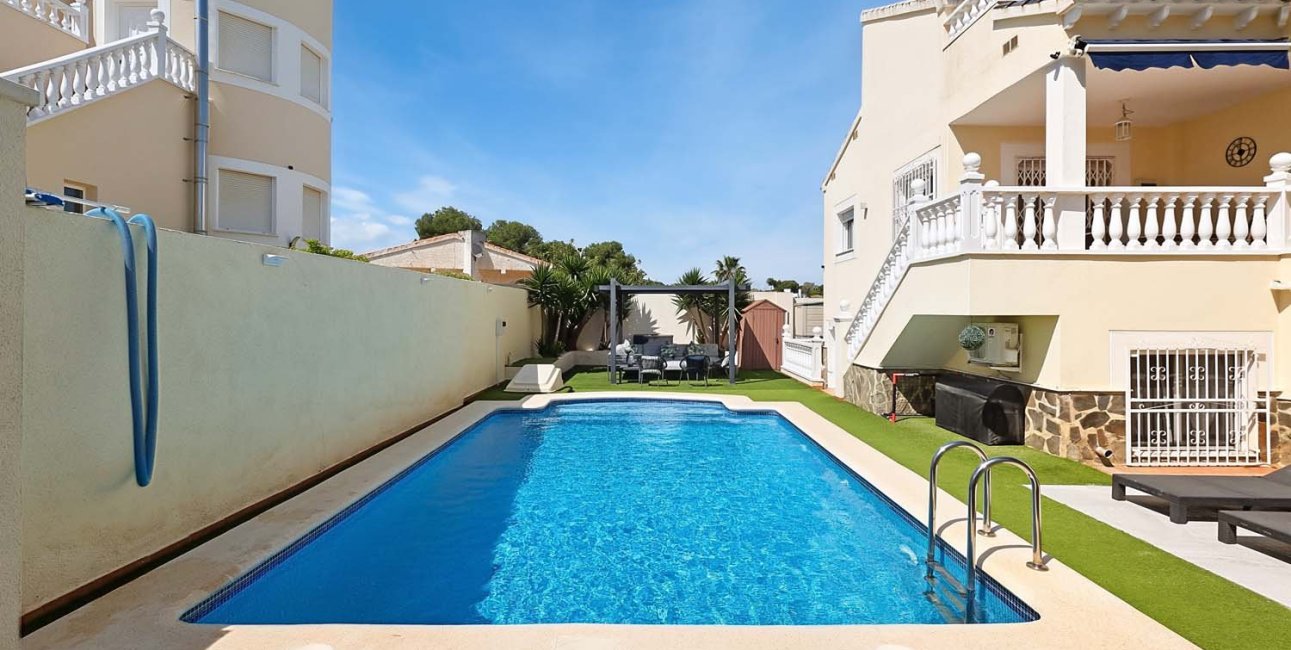 Resale - Villa -
Pinar de Campoverde - Pinar de Campoverde - Village