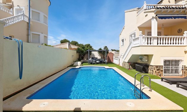 Resale - Villa -
Pinar de Campoverde - Pinar de Campoverde - Village
