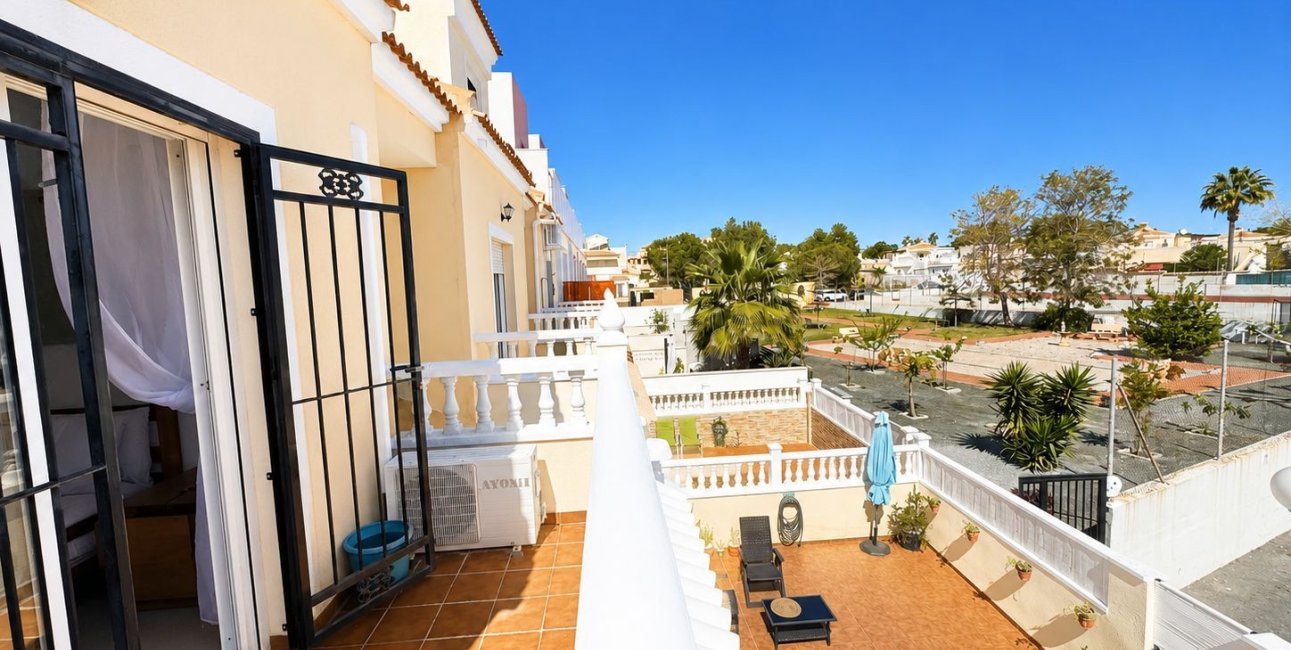Resale - Townhouse -
Orihuela Costa - Campoamor