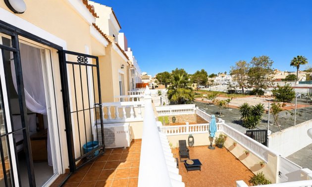 Resale - Townhouse -
Orihuela Costa - Campoamor