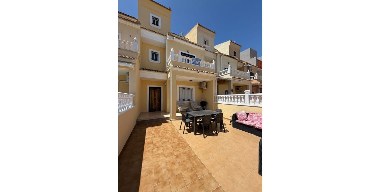 Resale - Townhouse -
Orihuela Costa - Campoamor