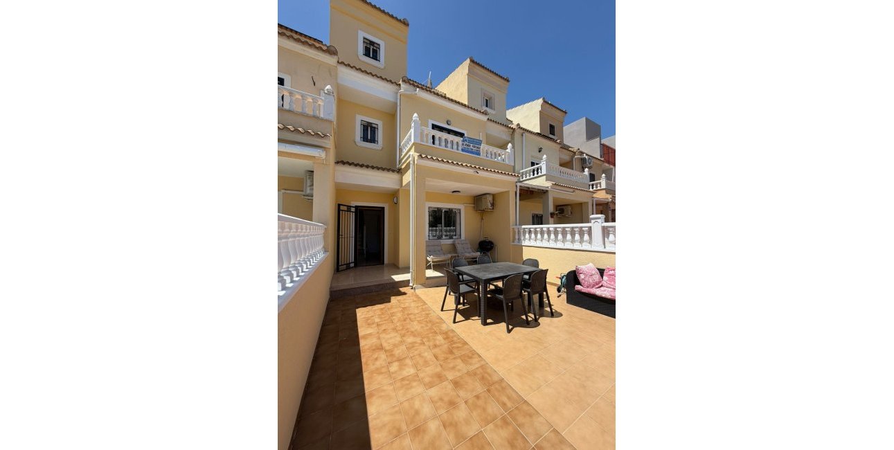 Resale - Townhouse -
Orihuela Costa - Campoamor