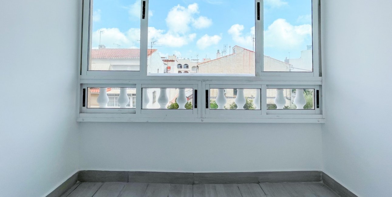 Resale - Apartment / flat -
Torrevieja - Torrevieja - Centre